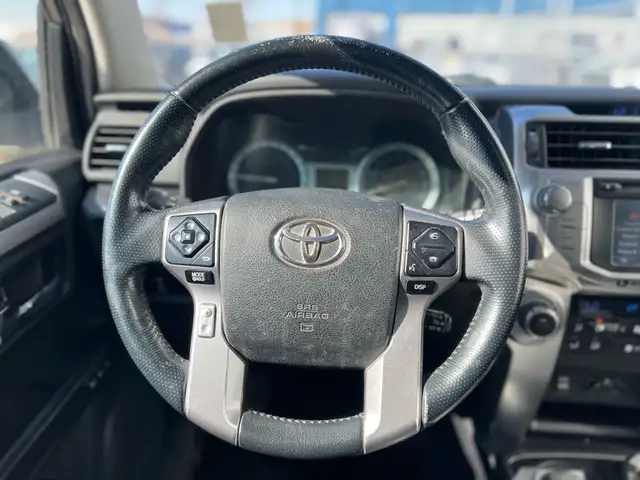 2016 Toyota 4Runner SR5 4WD | Sunroof | Reverse Camera - Photo 11