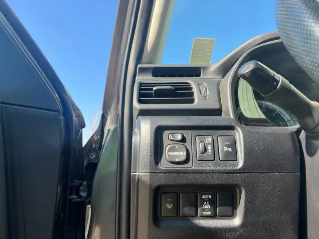 2016 Toyota 4Runner SR5 4WD | Sunroof | Reverse Camera - Photo 13