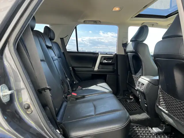 2016 Toyota 4Runner SR5 4WD | Sunroof | Reverse Camera - Photo 16