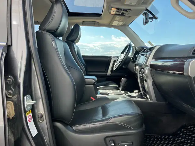 2016 Toyota 4Runner SR5 4WD | Sunroof | Reverse Camera - Photo 21