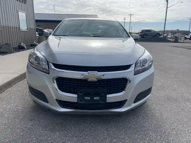 2016 Chevrolet Malibu Limited 4dr Sdn LT - Photo 2