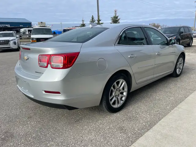 2016 Chevrolet Malibu Limited 4dr Sdn LT - Photo 4