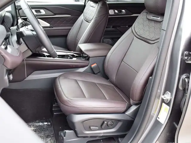 2026 Ford Explorer Platinum - Photo 16
