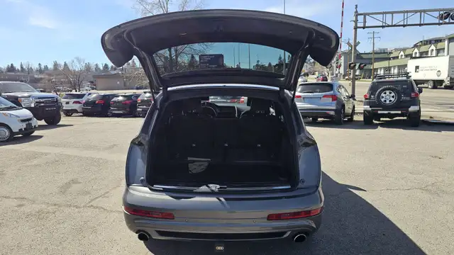 This Sport Utility Vehicle (SUV)/Multi-Purpose Vehicle (MPV) pow - Photo 6