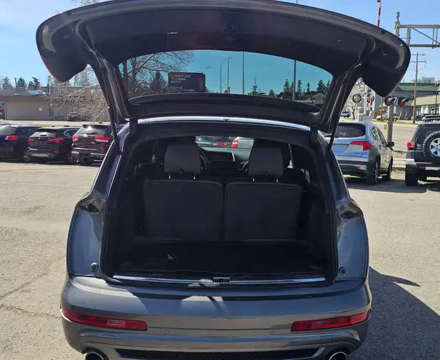 This Sport Utility Vehicle (SUV)/Multi-Purpose Vehicle (MPV) pow - Photo 7