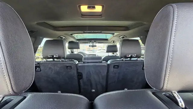 This Sport Utility Vehicle (SUV)/Multi-Purpose Vehicle (MPV) pow - Photo 8