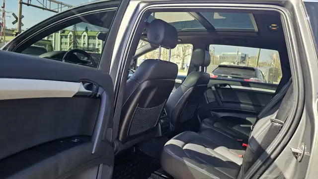 This Sport Utility Vehicle (SUV)/Multi-Purpose Vehicle (MPV) pow - Photo 15