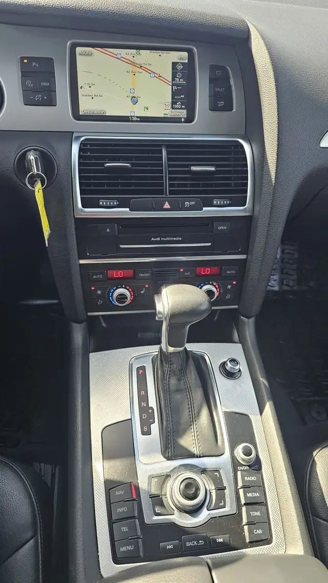This Sport Utility Vehicle (SUV)/Multi-Purpose Vehicle (MPV) pow - Photo 21