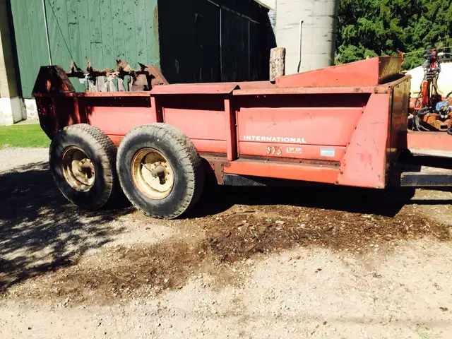 Case international 595 manure spreader