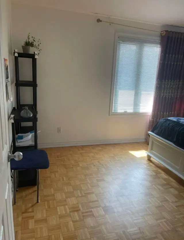 Downtown Toronto Spacious Room with Natural Light – For Rent - Photo 2