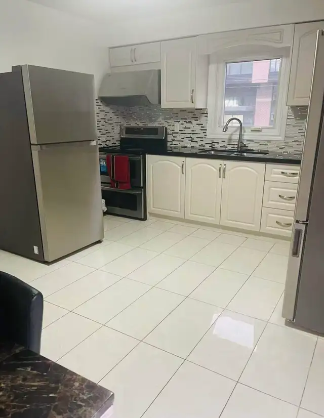 Downtown Toronto Spacious Room with Natural Light – For Rent - Photo 4