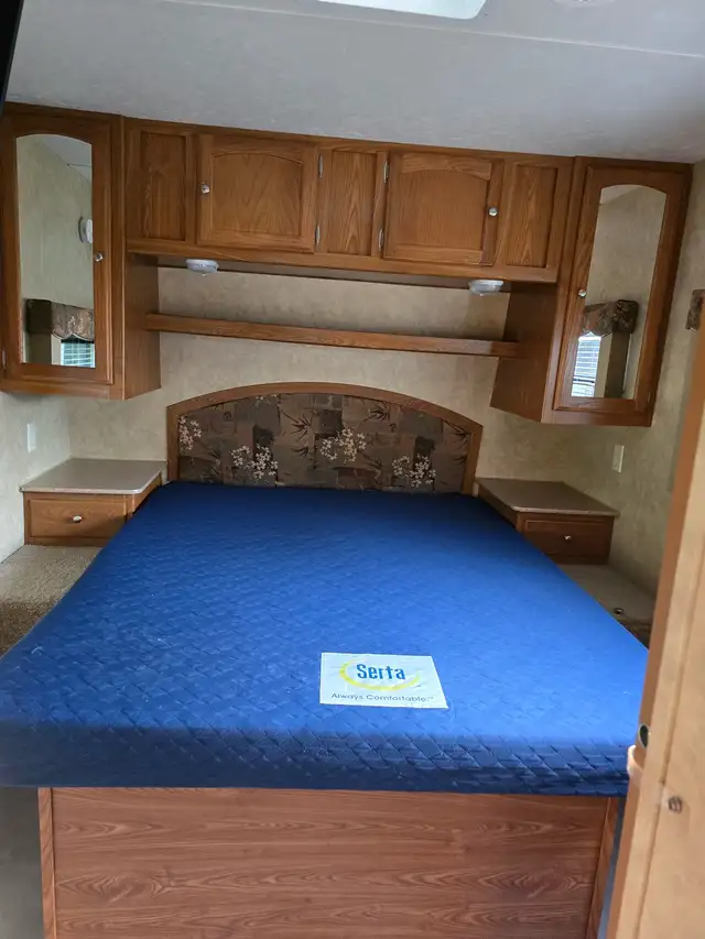 2009 30 foot Dutchmen camper - Photo 4