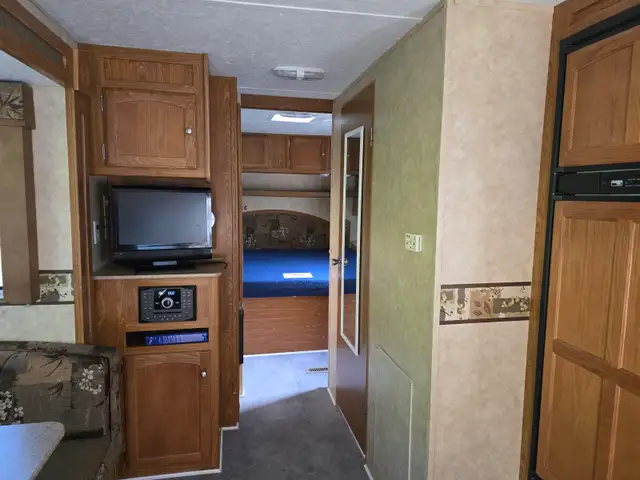 2009 30 foot Dutchmen camper - Photo 5