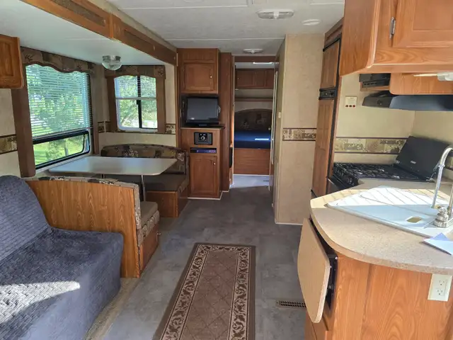 2009 30 foot Dutchmen camper - Photo 8