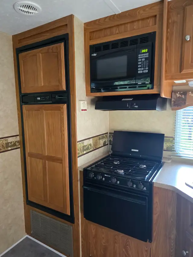 2009 30 foot Dutchmen camper - Photo 9
