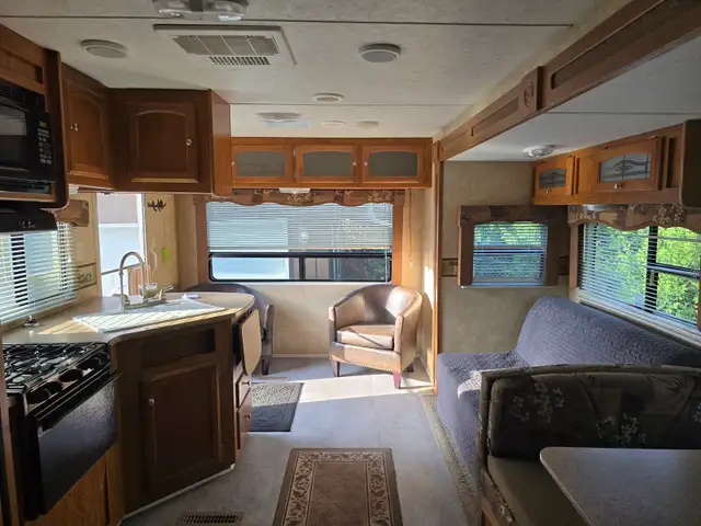 2009 30 foot Dutchmen camper - Photo 10