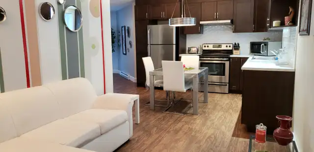 APPARTEMENT 3 1/2, style CONDO, Chauf, Écl, ENTIÈREMENT meublé