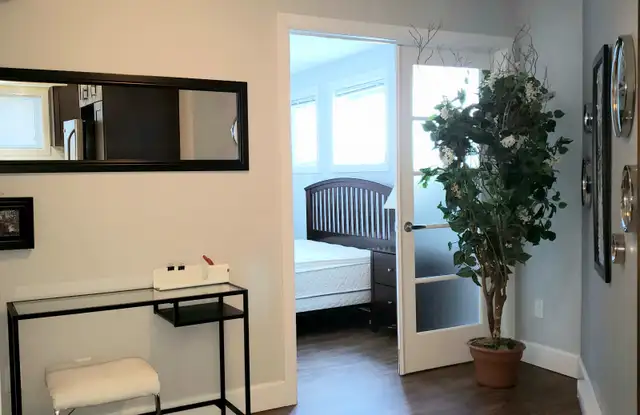 APPARTEMENT 3 1/2, style CONDO, Chauf, Écl, ENTIÈREMENT meublé - Photo 3