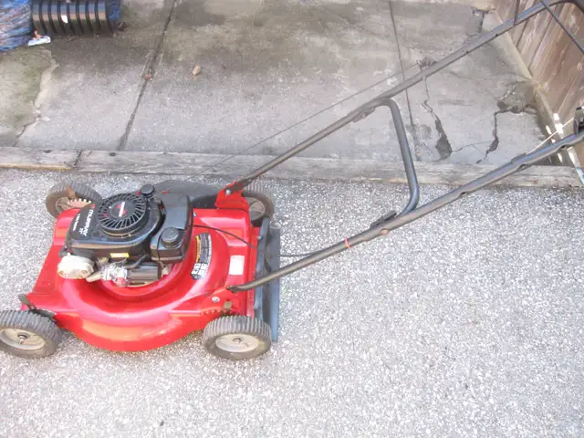 22' MURRAY 4.5 H/P TECUMSEH ENGINE PUSH LAWN MOWER