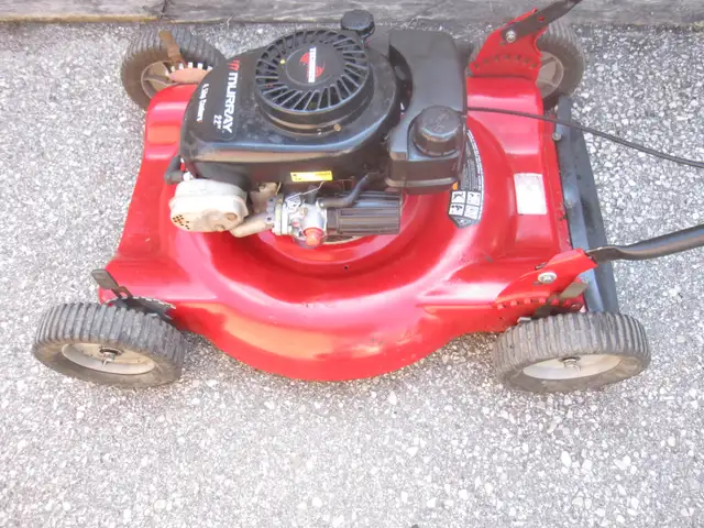 22' MURRAY 4.5 H/P TECUMSEH ENGINE PUSH LAWN MOWER - Photo 2