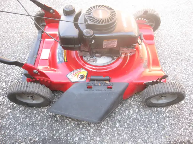 22' MURRAY 4.5 H/P TECUMSEH ENGINE PUSH LAWN MOWER - Photo 4