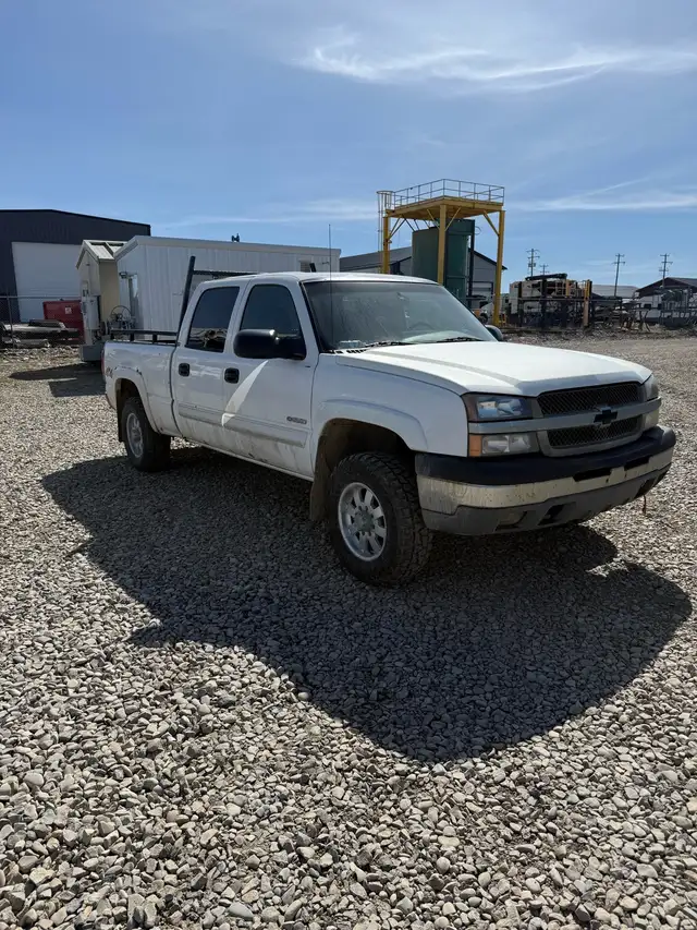 2004 Chev 2500 - Photo 2