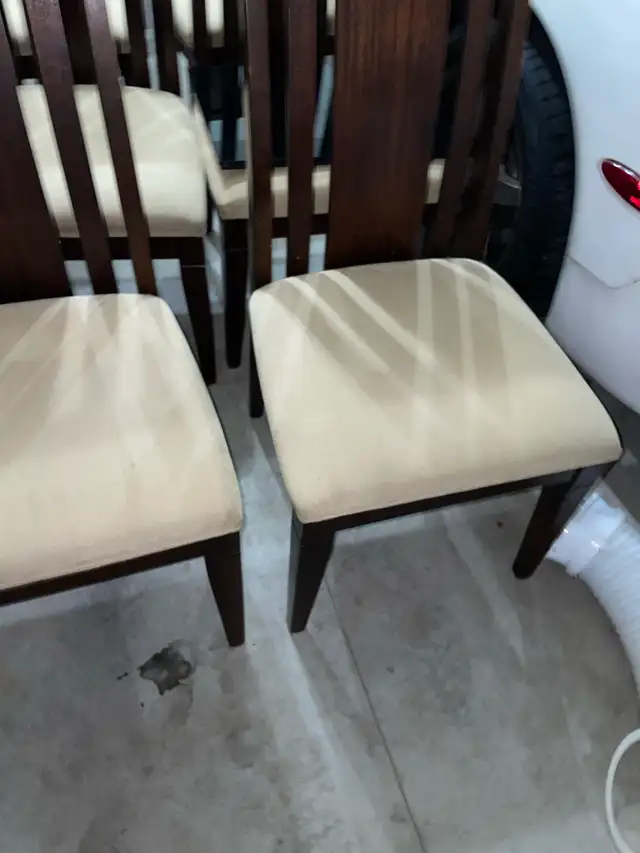 Dining room table with 6 chairs and insert