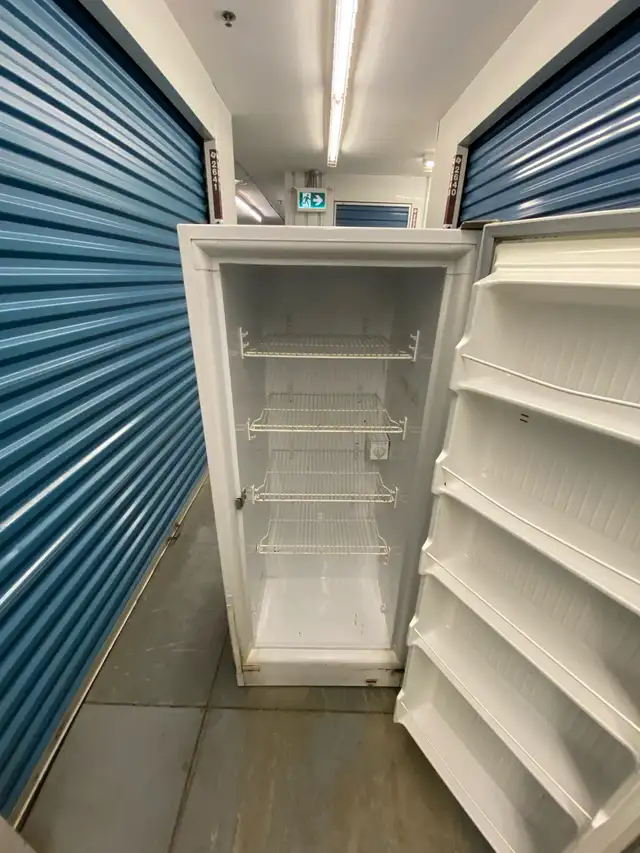 WHITE APARTMENT FREEZER - Photo 6