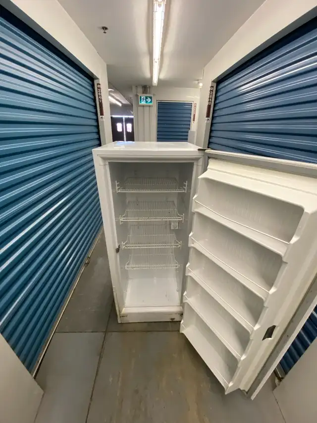 WHITE APARTMENT FREEZER - Photo 7