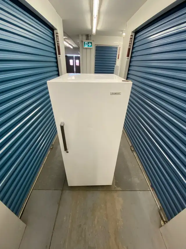 WHITE APARTMENT FREEZER - Photo 8