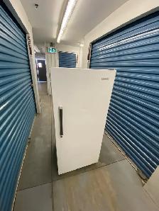 WHITE APARTMENT FREEZER - Photo 9
