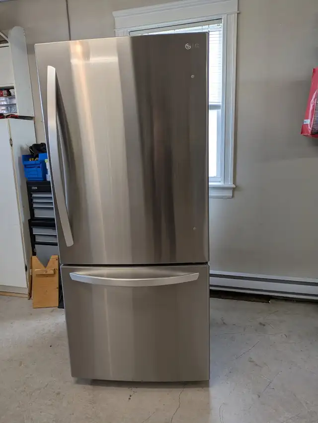 LG Bottom Freezer Refrigerator for sale - Photo 2