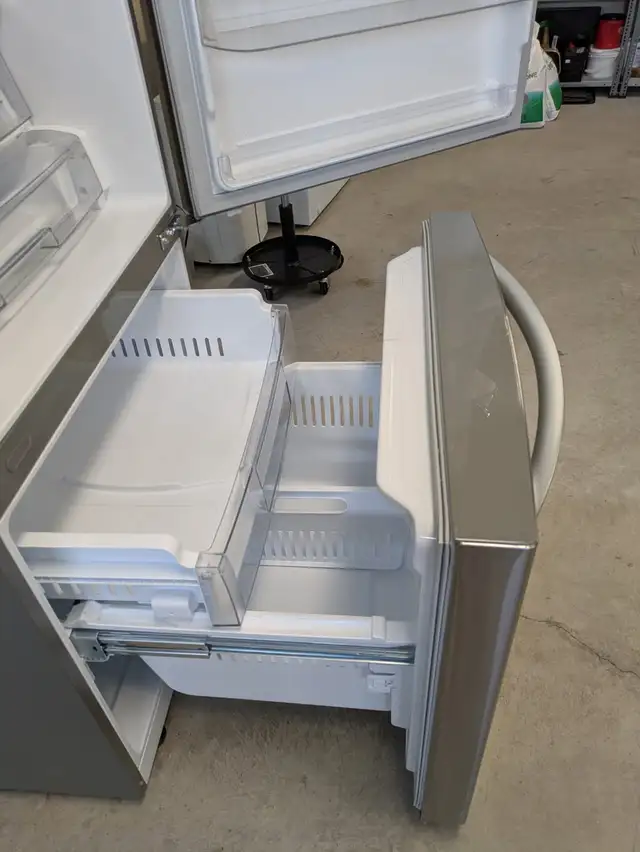 LG Bottom Freezer Refrigerator for sale - Photo 3
