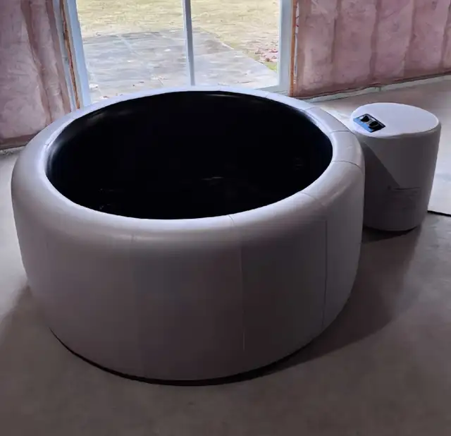 Premium Softub Hot Tub – Like New – Fully Equipped - $3500