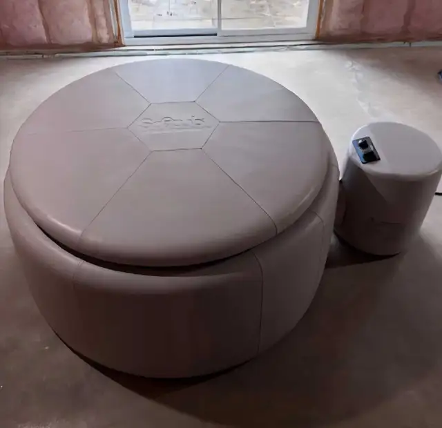 Premium Softub Hot Tub – Like New – Fully Equipped - $3500 - Photo 3