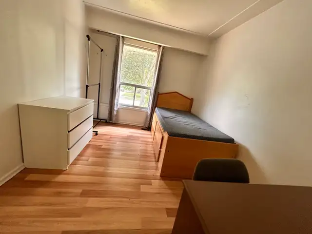 Room for rent to male students Waterloo