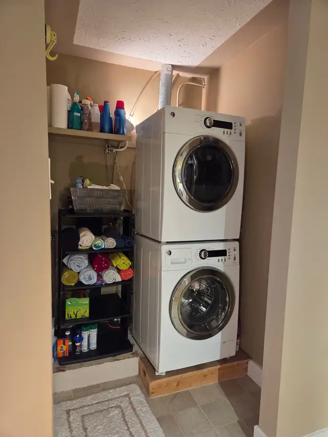 Beautiful One Bedroom fully contained B-Suite  Quiet, clean, pro - Photo 6