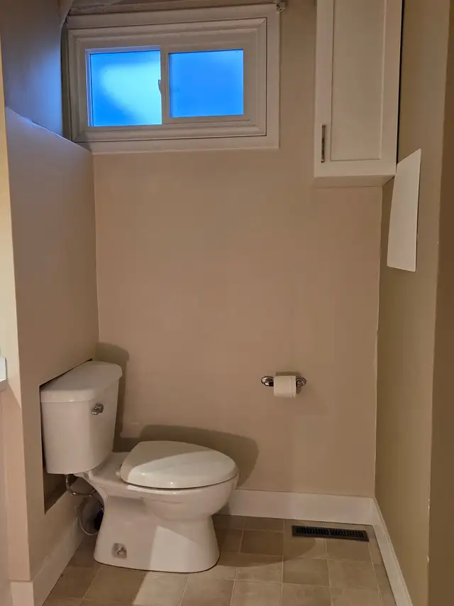 Beautiful One Bedroom fully contained B-Suite  Quiet, clean, pro - Photo 9