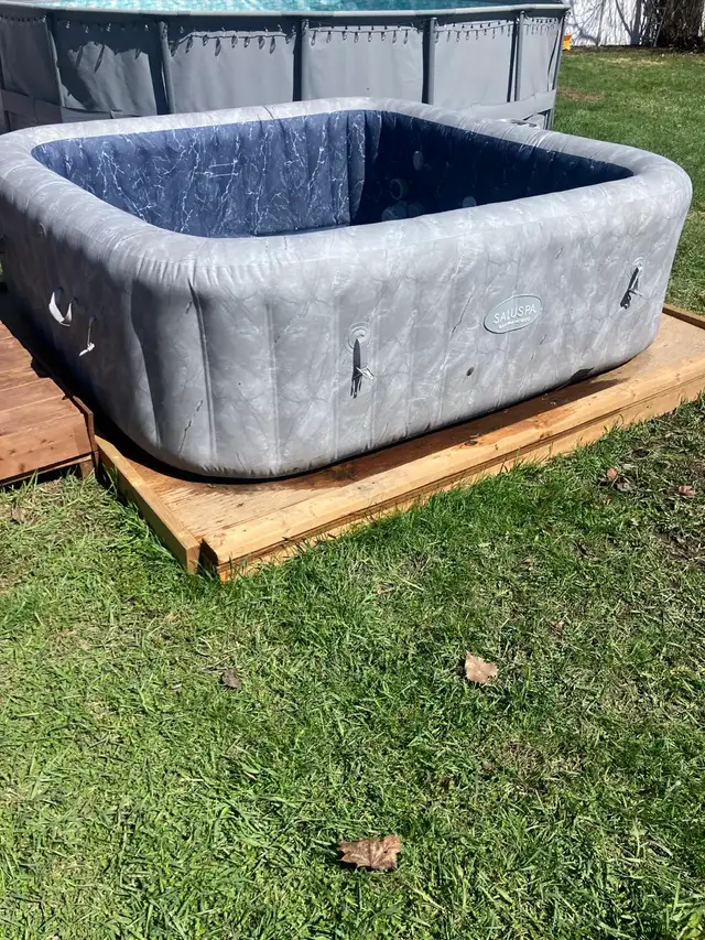 magnifique spa 7 place s’amusa…servi 3 fois…$800.