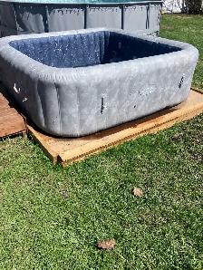 magnifique spa 7 place s’amusa…servi 3 fois…$800.