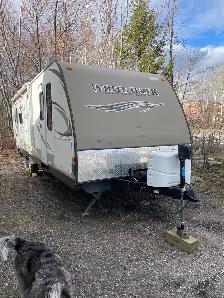 2013 White Hawk ultra light 27’ one owner