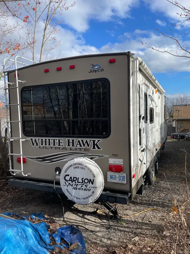 2013 White Hawk ultra light 27’ one owner - Photo 3