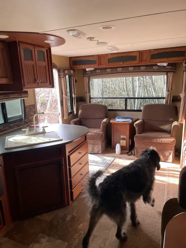 2013 White Hawk ultra light 27’ one owner - Photo 7