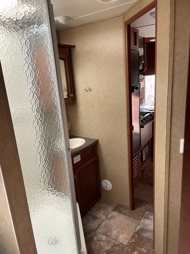 2013 White Hawk ultra light 27’ one owner - Photo 8