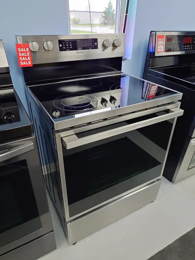 Hisense '30' Stainless Steel Freestanding Electric Range on Sale - Photo 3