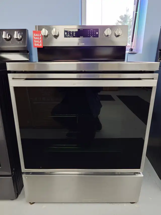 Hisense '30' Stainless Steel Freestanding Electric Range on Sale - Photo 5
