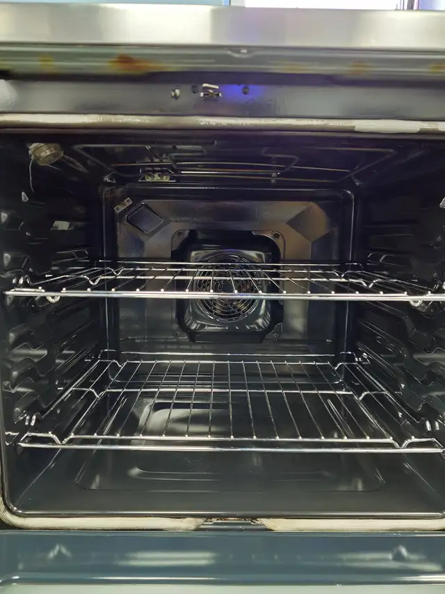 Hisense '30' Stainless Steel Freestanding Electric Range on Sale - Photo 7