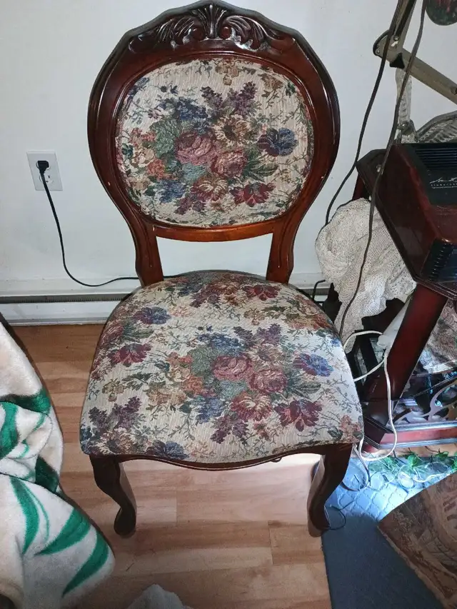 chaise x2 cuisine ou de bureau confort et bonne état