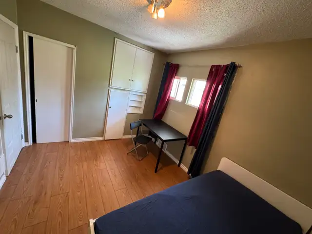 Room for rent near University of Alberta - Photo 4