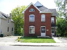 ROOM AVAILABLE IN BEAUTIFULL CENTURY HOME